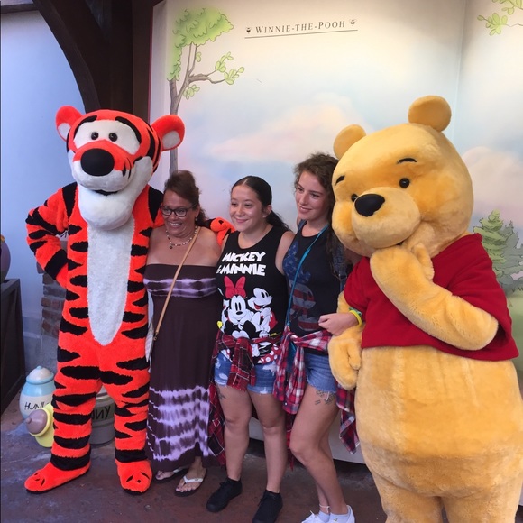 Meet your Posher, Cyndi My family is EVERYTHING!!! - Picture 7 of 7